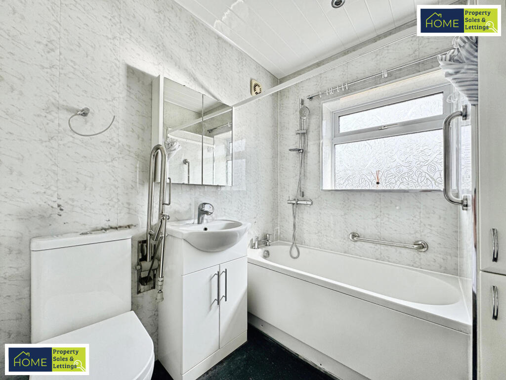 32 Skelton Drive, West Knighton, Leicester, LE2 6J