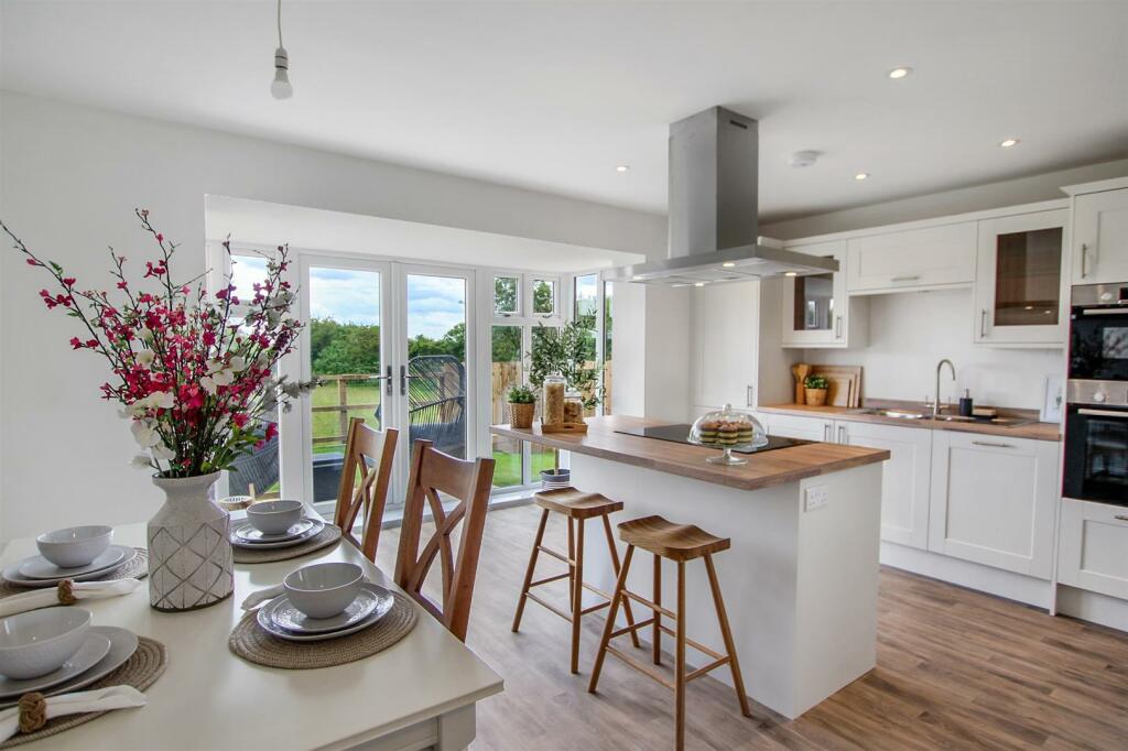 kitchen diner.jpg