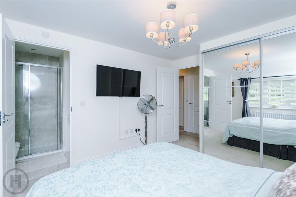 Master Bedroom (3).jpg