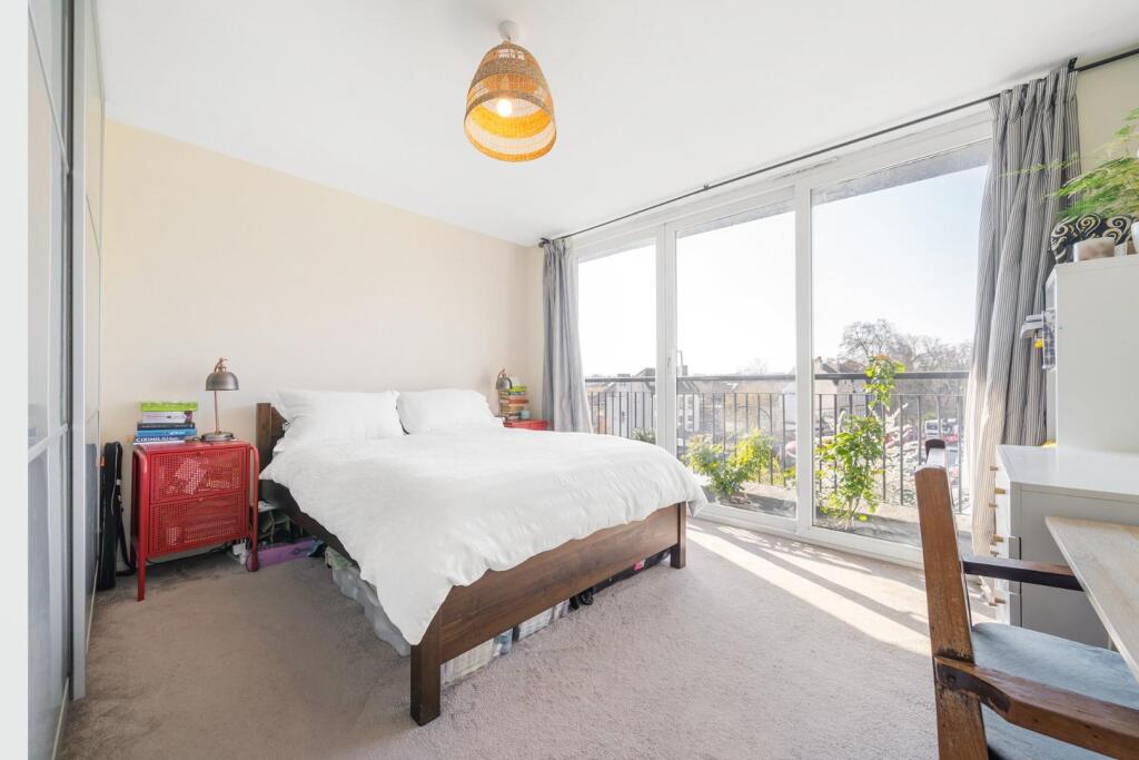 Bedroom 1.jpg