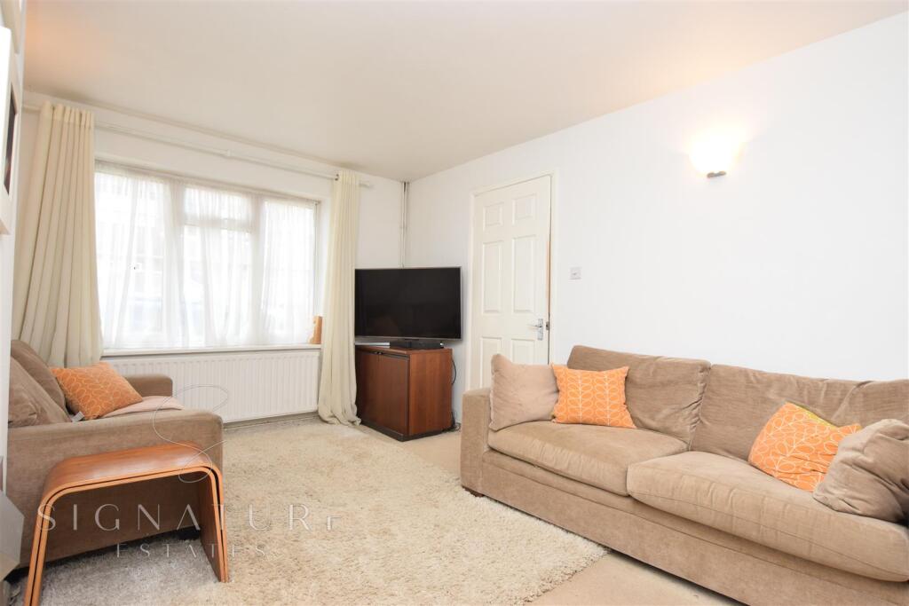 Living Room 1.jpg