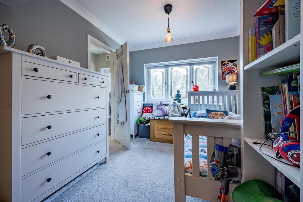 Bed 1/ Dressing area