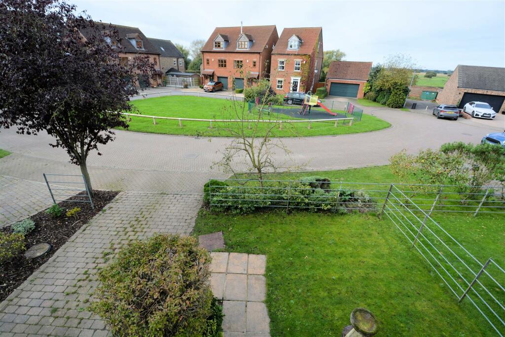 COMMUNAL PLAY AREA
