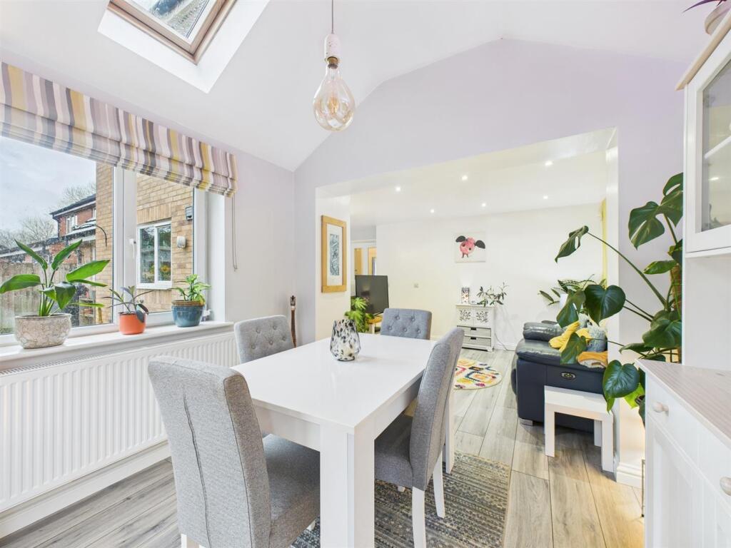 Fabulous Open Plan L-Shaped Living Kitchen
