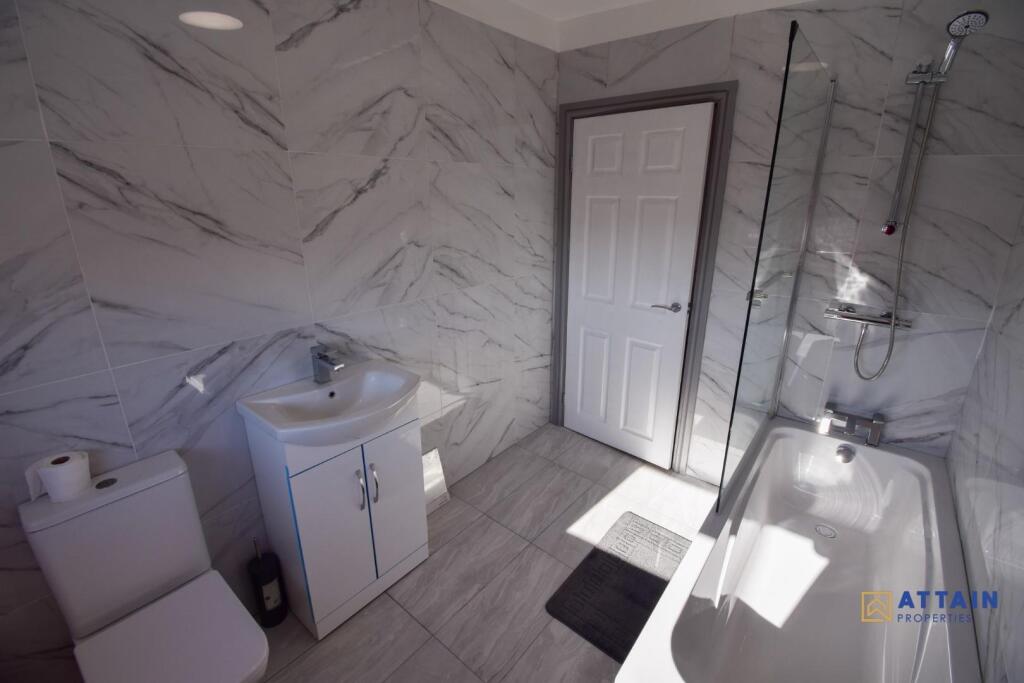 Bathroom 2 Alt.jpg