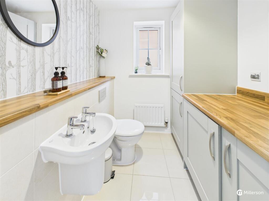 W/C UTILITY ROOM