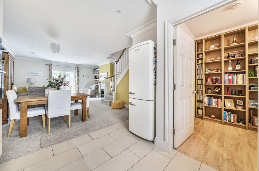 1346933-11-68b97c...