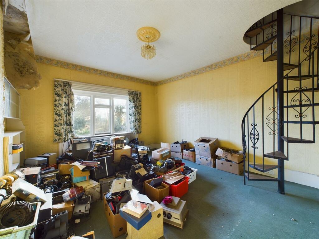 CAM02546G0-PR0106-STILL006.jpg