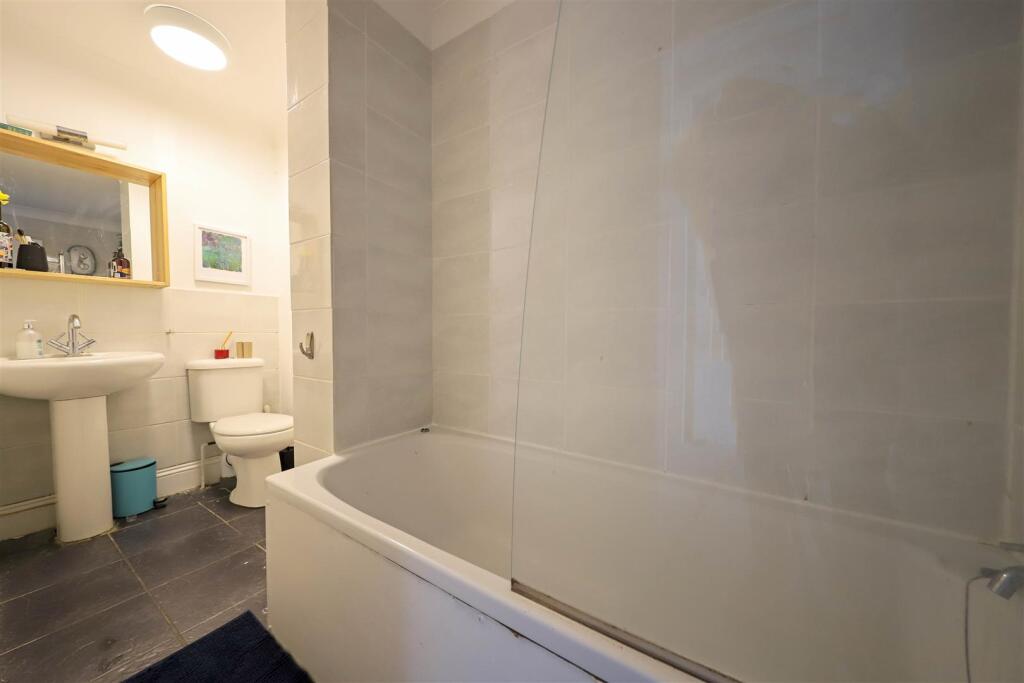 nicholas james norfolk terrace bathroom_.jpg