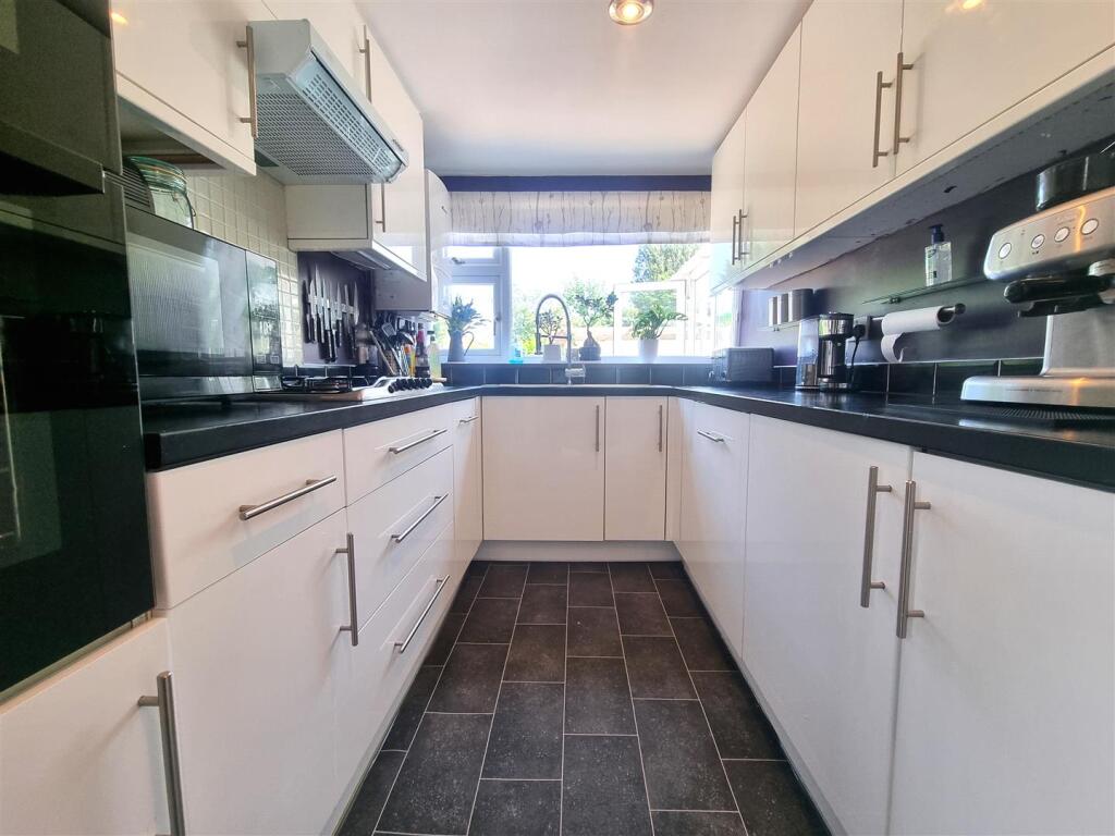 Well Fitted Kitchen