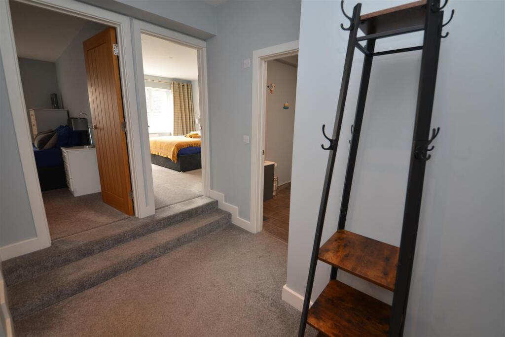 Hall Apt2
