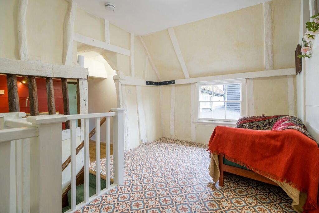 1440px-Crown Hill...