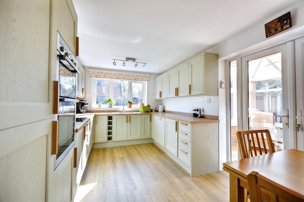 Kitchen_1.jpeg