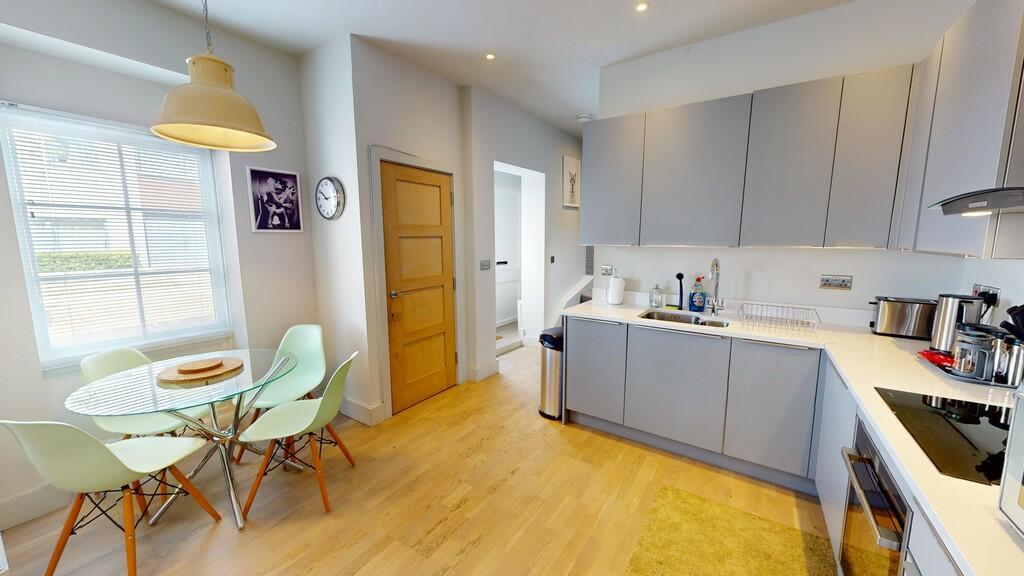 Coach-House-04242...