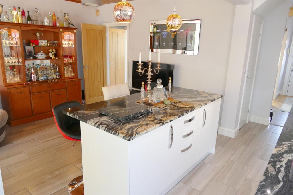 Kitchen+Family+Room+