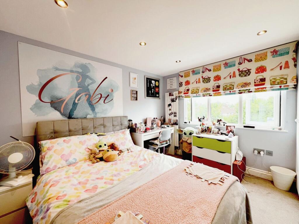 BEDROOM 2