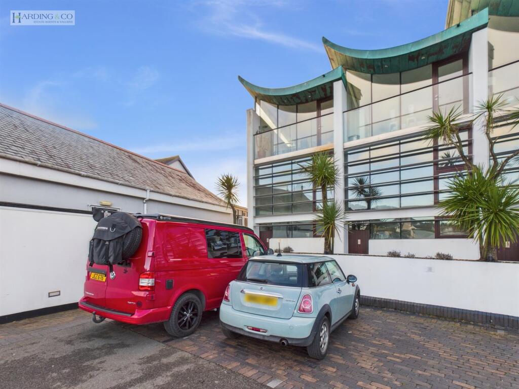 Outside &amp; Parking .1.jpg