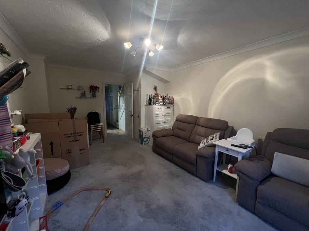 LIVING ROOM (3)