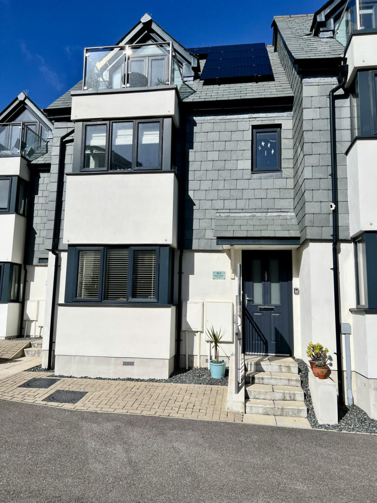 3 Bedroom Mid Terraced House for Sale