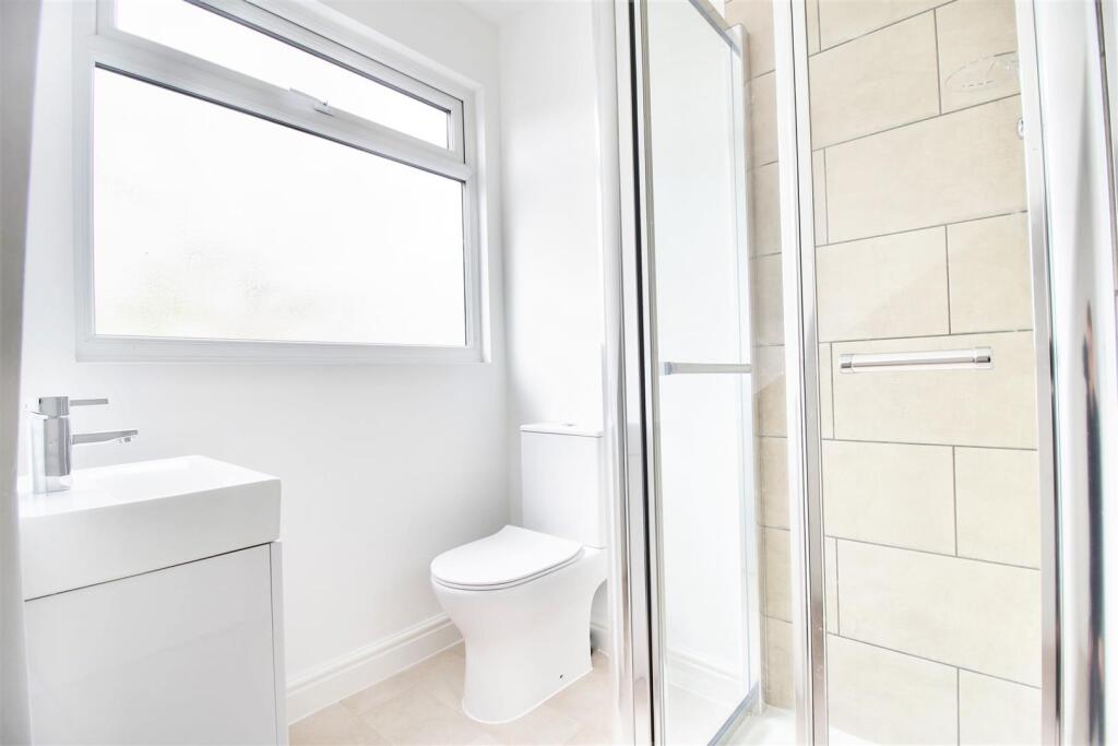 Bathroom 1.jpg