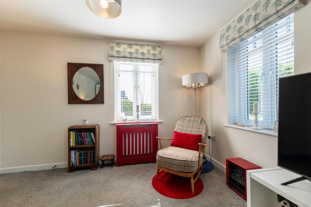 3 Tiverton Way-015.jpg