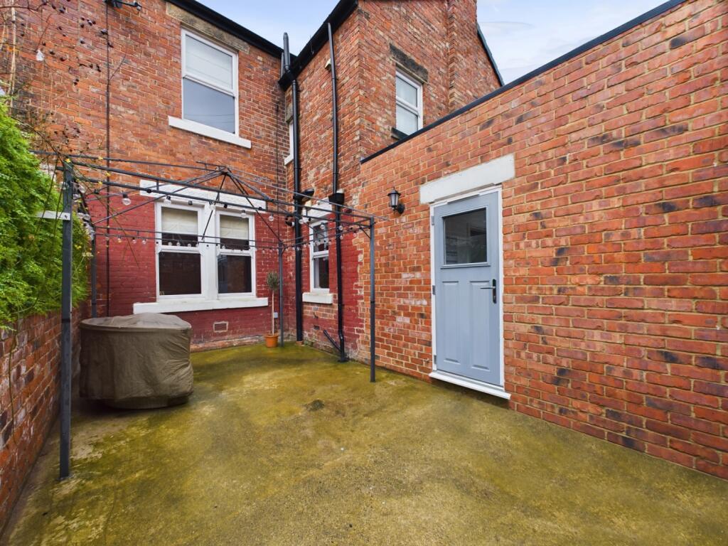 CAM02195G0-PR0064-STILL034