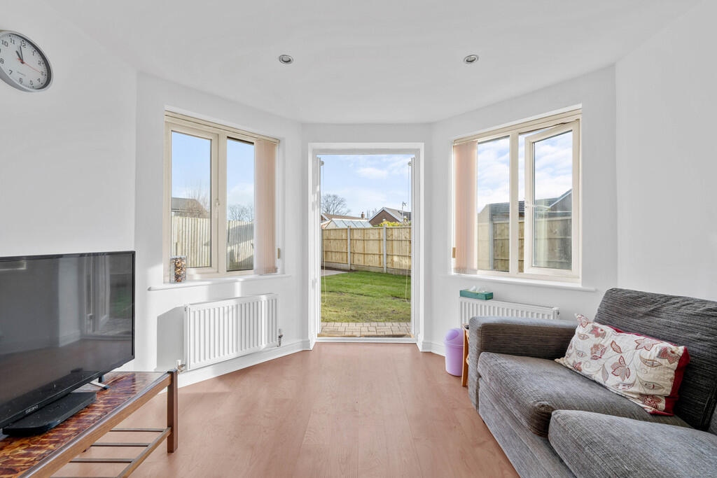 6 Hurlestone Clos...