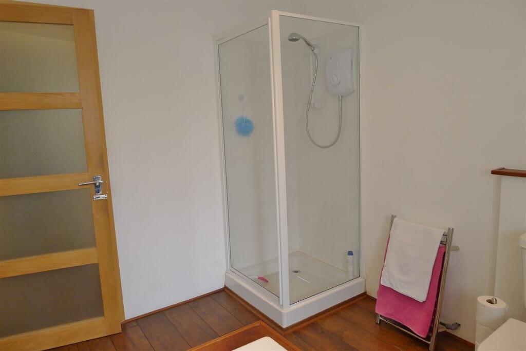 Shower in downstairs bathroom