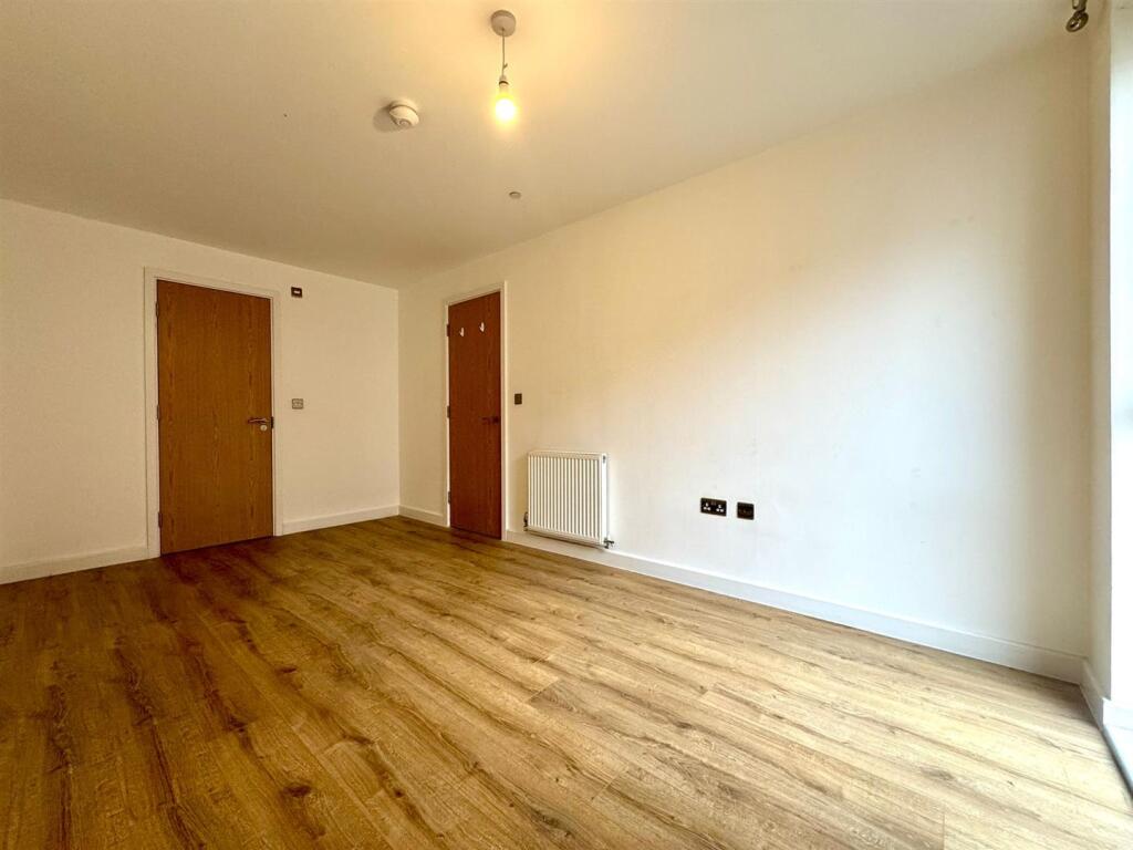 Second bedroom pic 2.jpeg