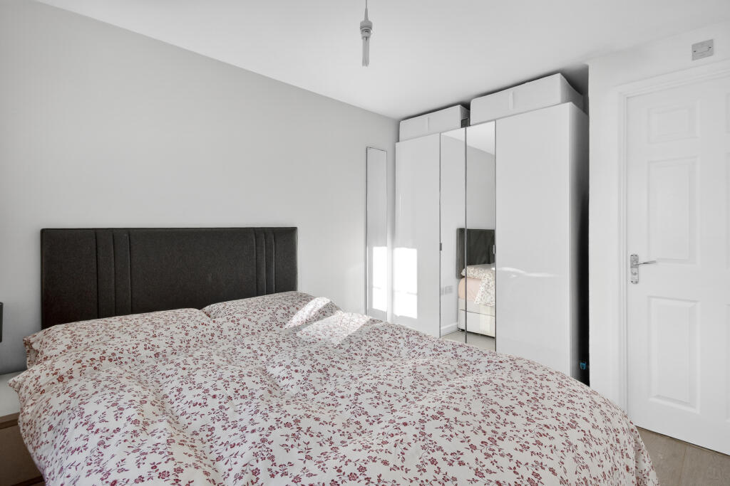 18critchercloselarge13