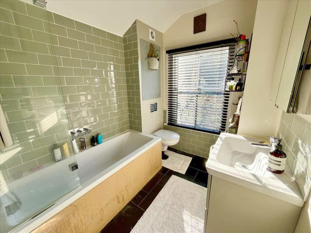 BATHROOM/WC