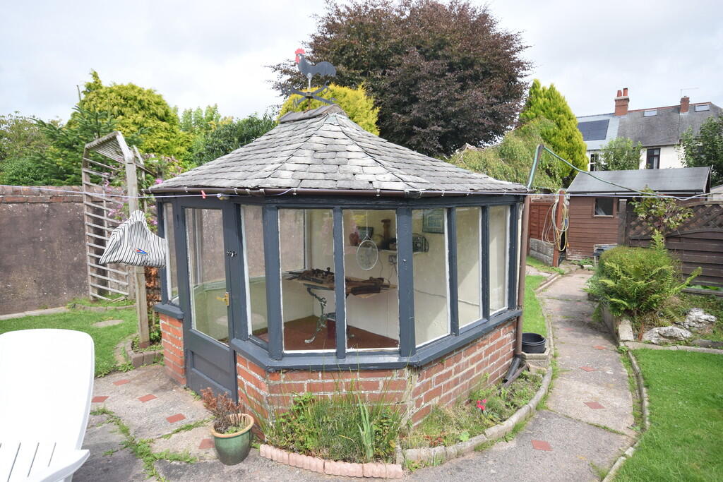 SUMMER HOUSE 
