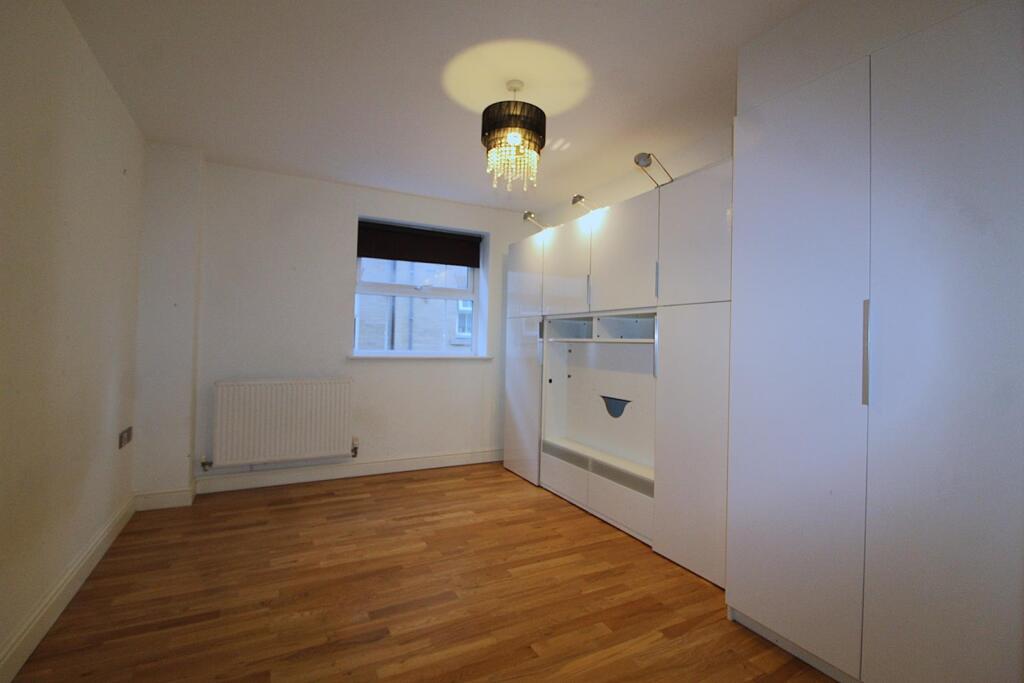 e second bedroom.jpg