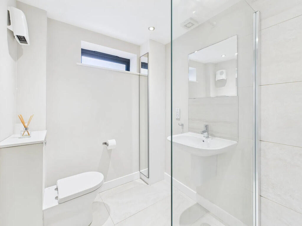 CAM04938G0-PR0271...