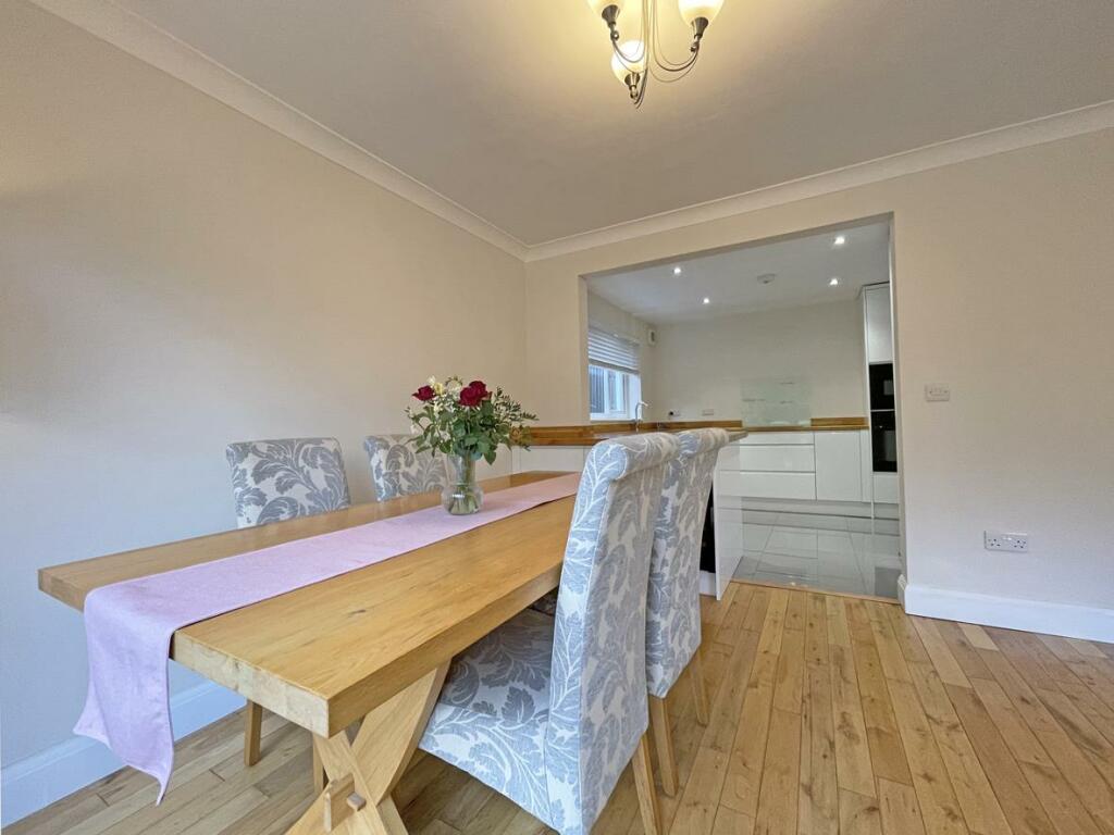 Moat Park 15 Dining Area.jpg