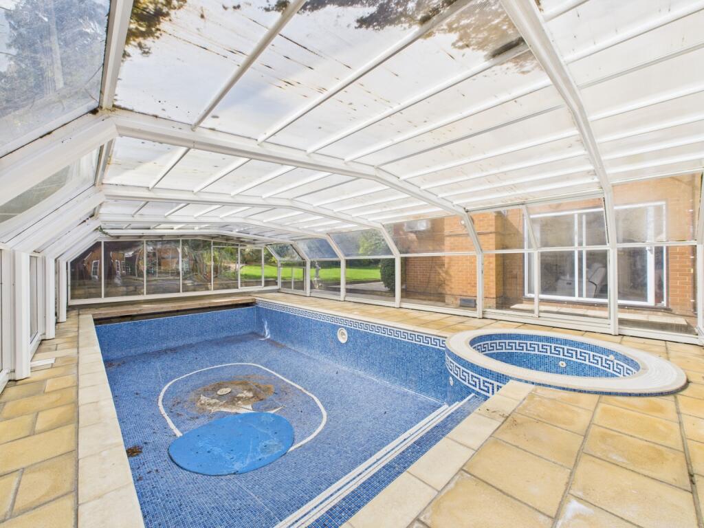 23. CAM04922G0-PR0010-STILL031