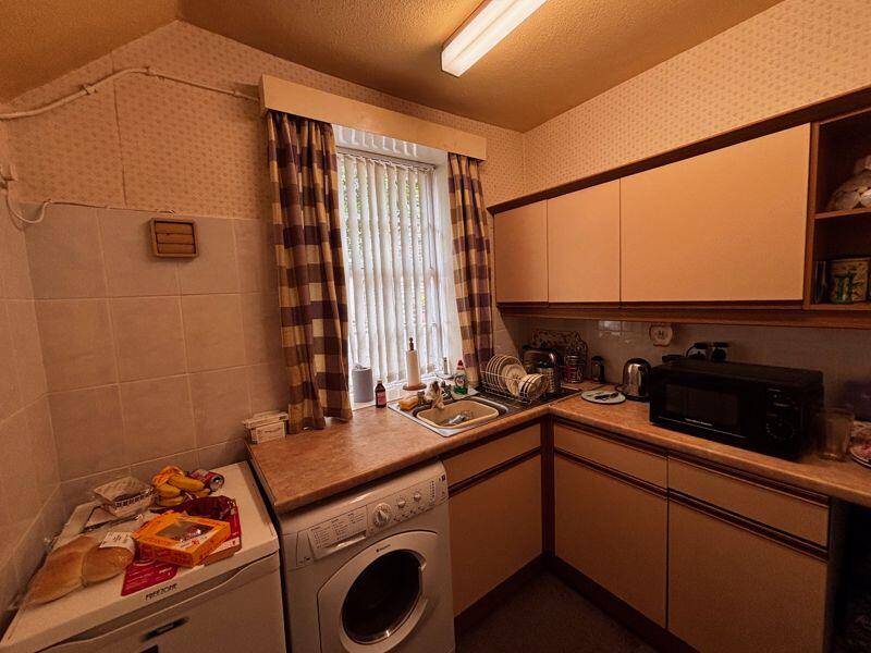 Flat 8 kitchen 