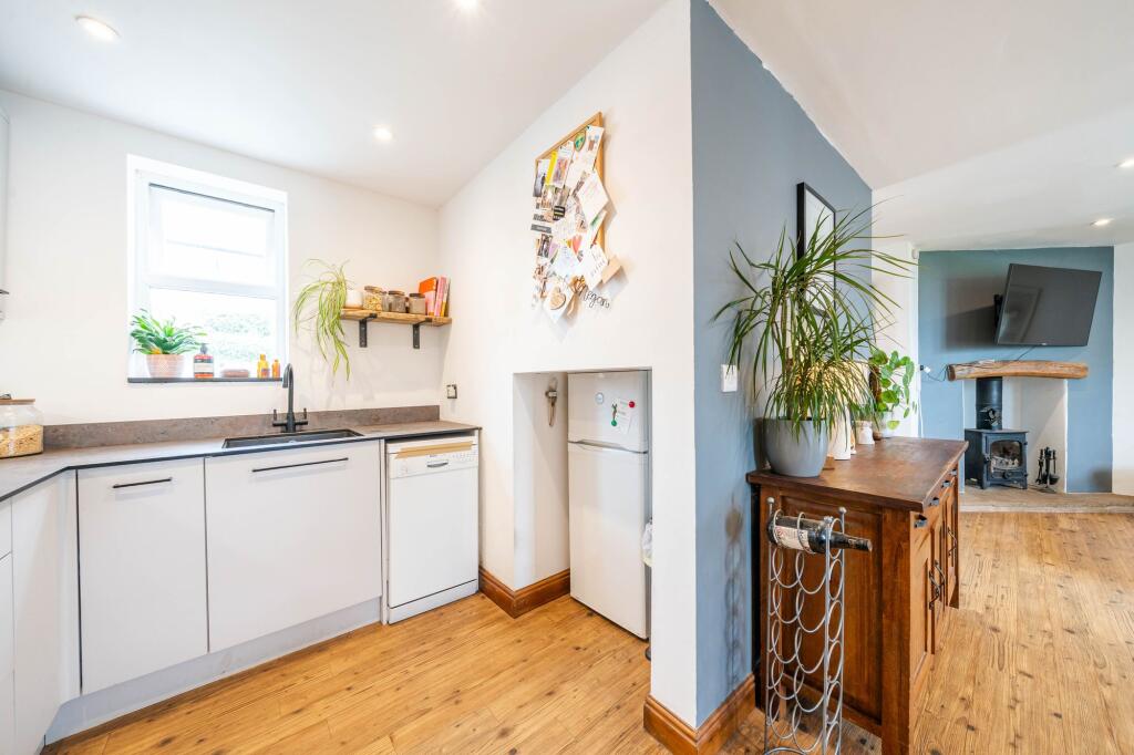 OPEN PLAN LIVING AREA