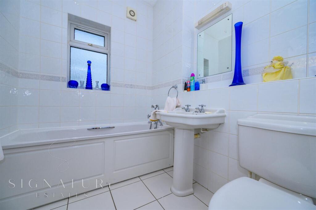 Bathroom/ Shower Room