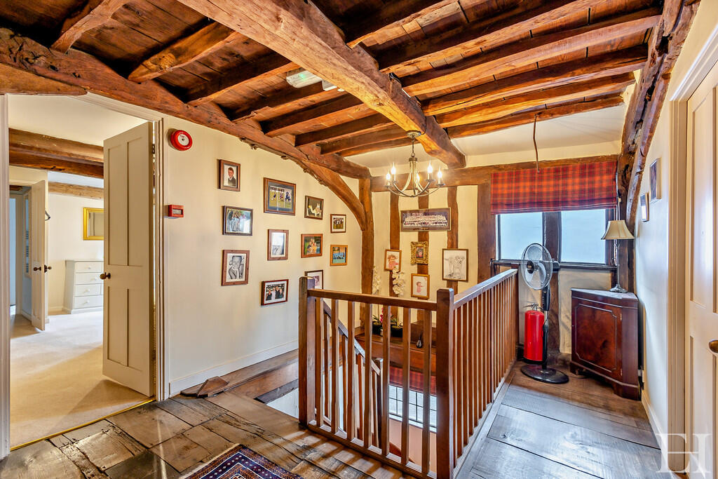 8643202-interiorW...