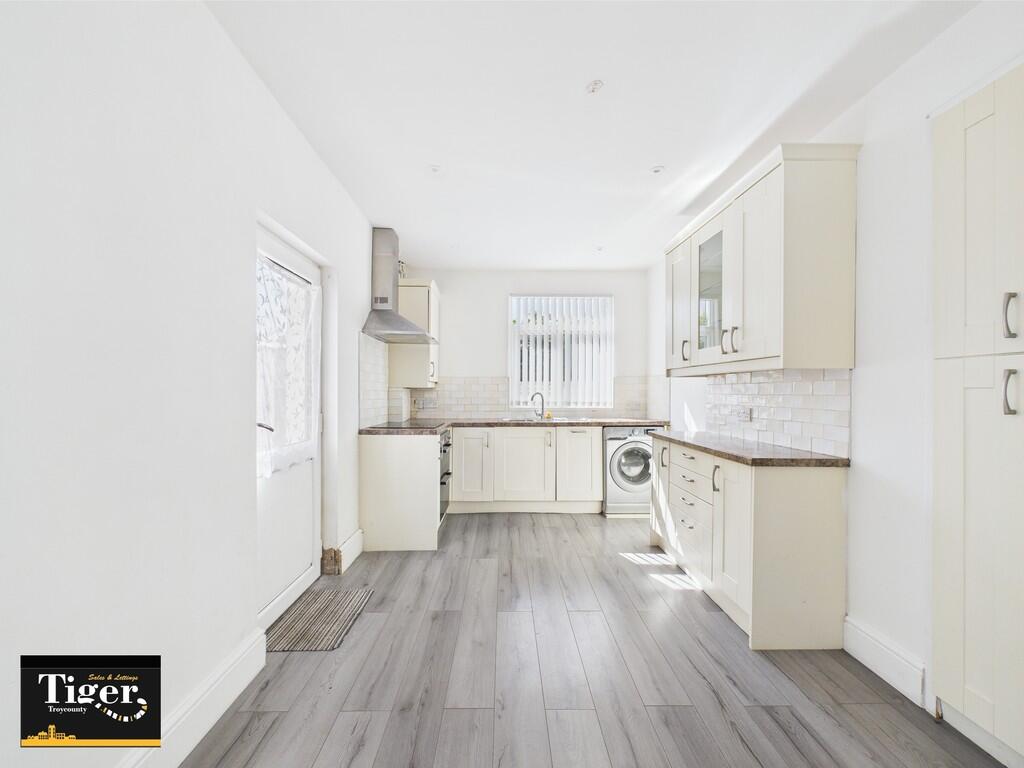 CAM02176G0-PR0583...