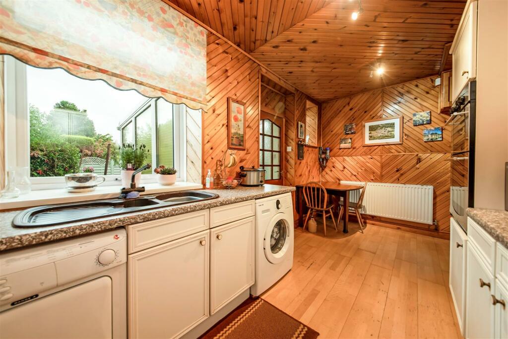 OPEN PLAN DINING/KITCHEN