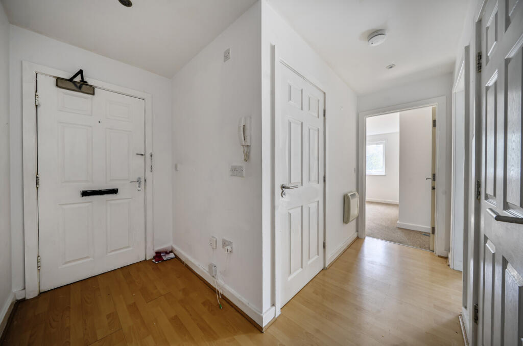 1347873-4-68b85aa...