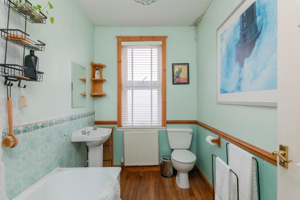 0S4RBN - Bathroom C.jpg