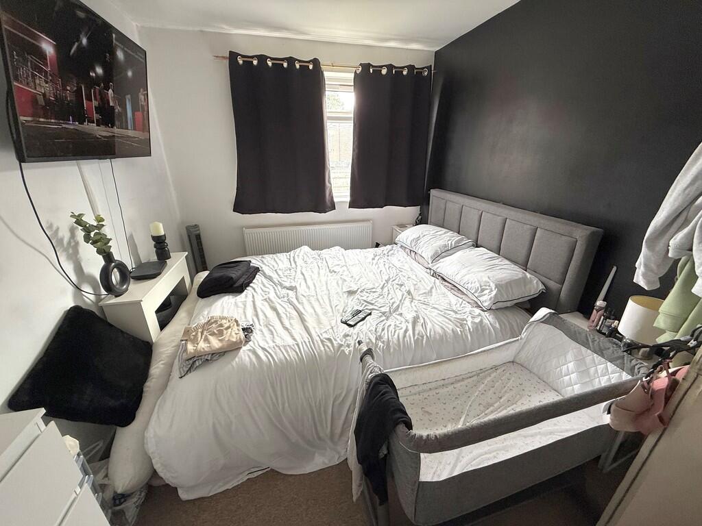 43 West Way Bed1