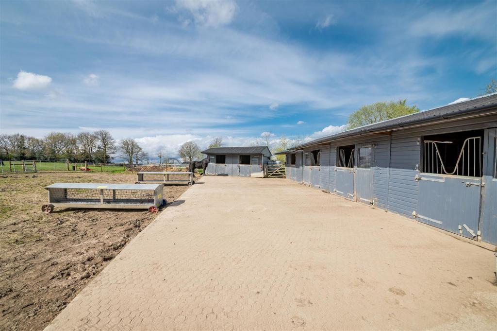 OUTSIDE DETAILS FOR BARN, STEEL-FRAMED BARNS AND O