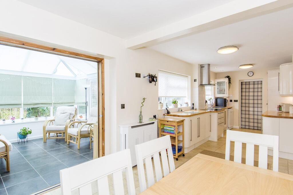 (Kitchen/Diner Photo Two)