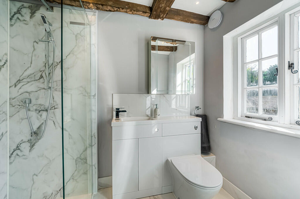 En-suite shower r...