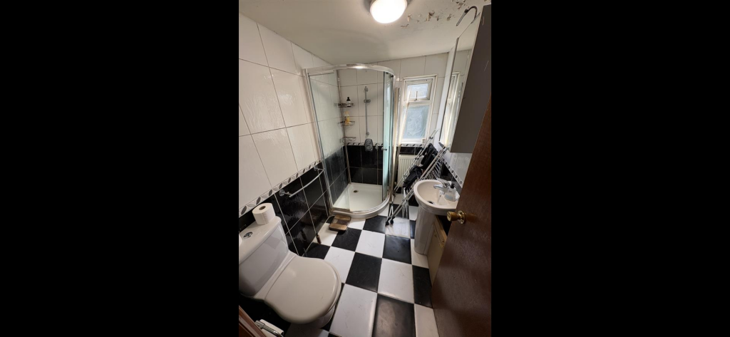 Bathroom 1 Width.PNG