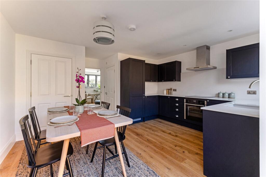 London Road, Hindhead, GU26